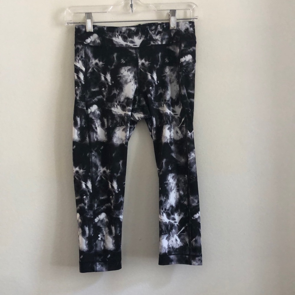 black and white tie-dye workout leggings